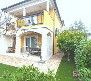 VODICE - atraktivna dvojna kuća s otvorenim pogledom na more - cover