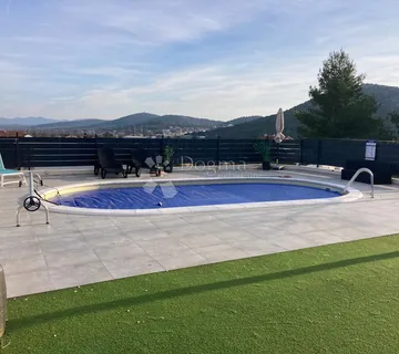 Građevinska parcela s bazenom i projektom - Šibenik, Bilice - cover