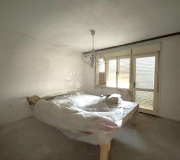 Kuća za adaptaciju - 5 minuta od centra grada - cover