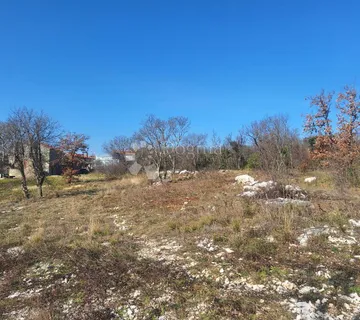 SAMO KOD NAS! GRAĐEVINSKO ZEMLJIŠTE 2 KM OD MORA, OKOLICA LABINA - cover