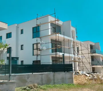 Veličanstvena novogradnja s pogledom na more i s terasom od 72 m2!  - cover