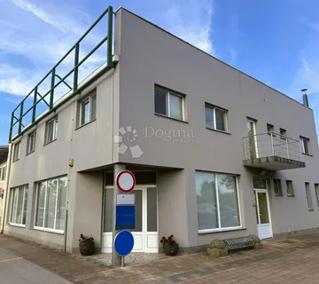 Višenamjenska poslovna hala u industrijskoj zoni  - cover