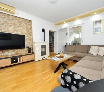 Kolovare - izvrsna lokacija! 50m od mora, Dvoetažni stan 93m2  - cover