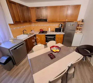 BUJE - Renovirana kamena kuća u starogradskoj jezgri 4SS+DB  - cover