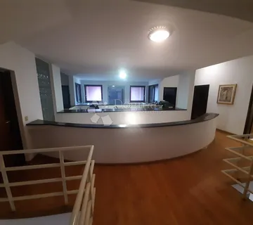 UNIKATNA VILA NA ZAPADU ZAGREBA – JEDINSTVENA ARHITEKTURA I PRIVATNOST - cover