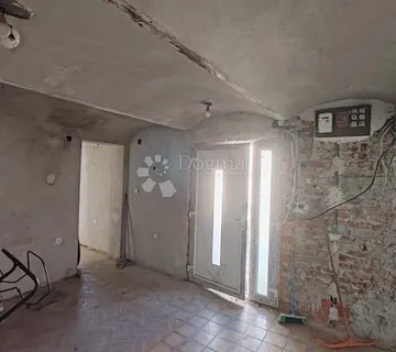 Kuća za potpunu adaptaciju na atraktivnoj lokaciji u Prelogu - cover