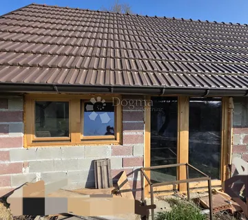 Kućica u adaptaciji – novi krov, instalacije, stolarija, kupaonica.. - cover