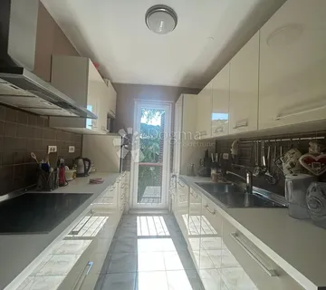 Dvoetažni stan u Fažani, 400 m od mora – 65 m² + galerija 28 m² - cover