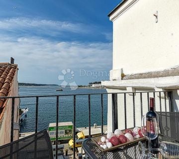 POREČ,TOP LOKACIJA, stan  prvi red do mora - cover