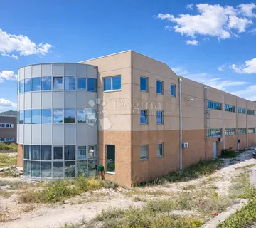 Skladišno-poslovna hala 2.199,80 m² - cover