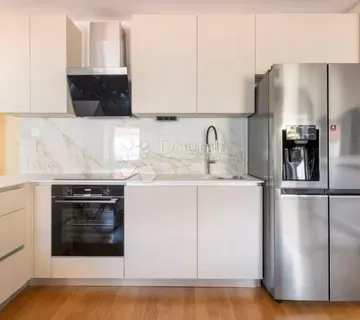 Prekrasan Stan u Staroj Jezgri Splita - cover