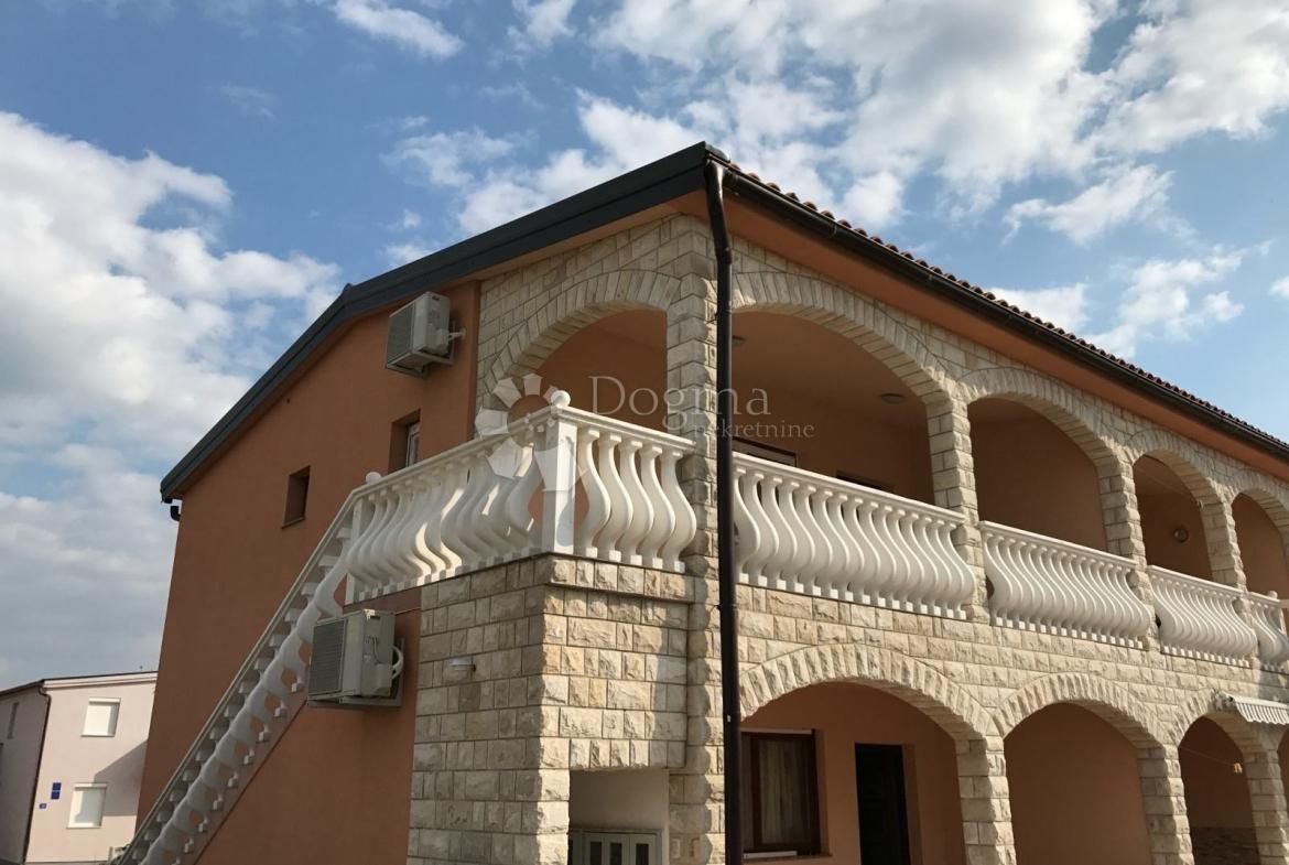 PRODAJE SE NAMJEŠTEN APARTMAN NA OTOKU VIRU! - cover