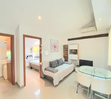 Ekskluzivna prilika: sa parkirnim mjestom, centar-Opatija. - cover