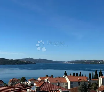  OKRUG GORNJI, KUĆA 400 m², 150 m OD MORA, PRILIKA - cover