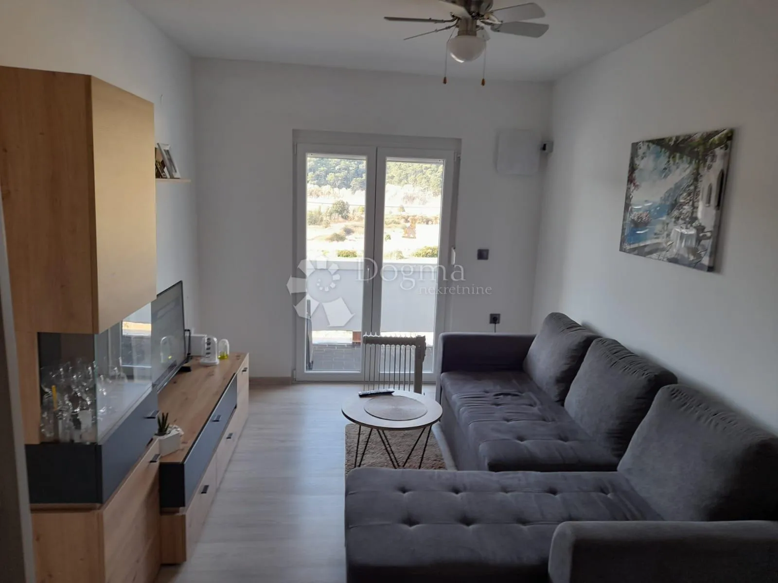 Lijepi apartman u Kamporu na super lokaciji - cover