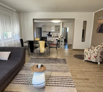 STAN ZA NAJAM SA BAZENOM I OKUĆNICOM - cover