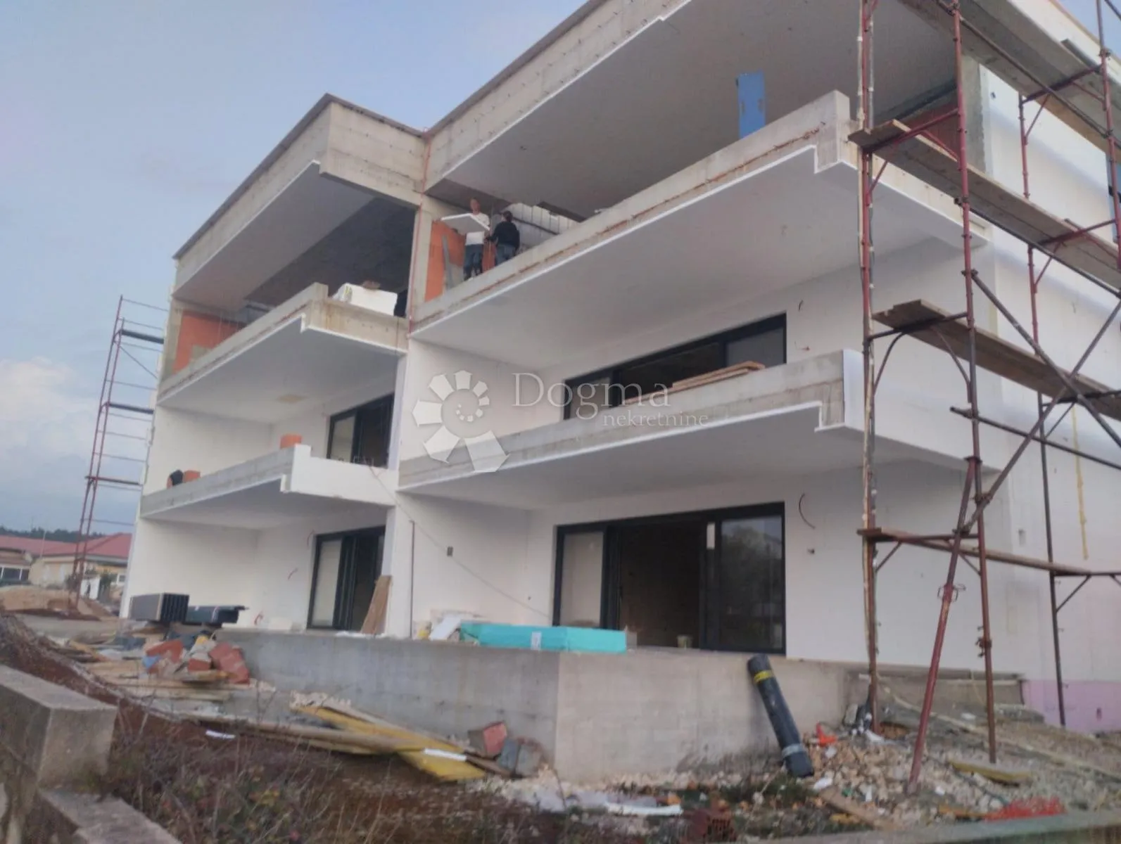 Novogradnja uz more, otvoren pogled - cover