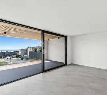 Novigrad Novogradnja – stan s natkrivenom terasom i parkingom - cover