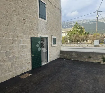 Poslovni prostor u Kaštel Sućurcu!  - cover