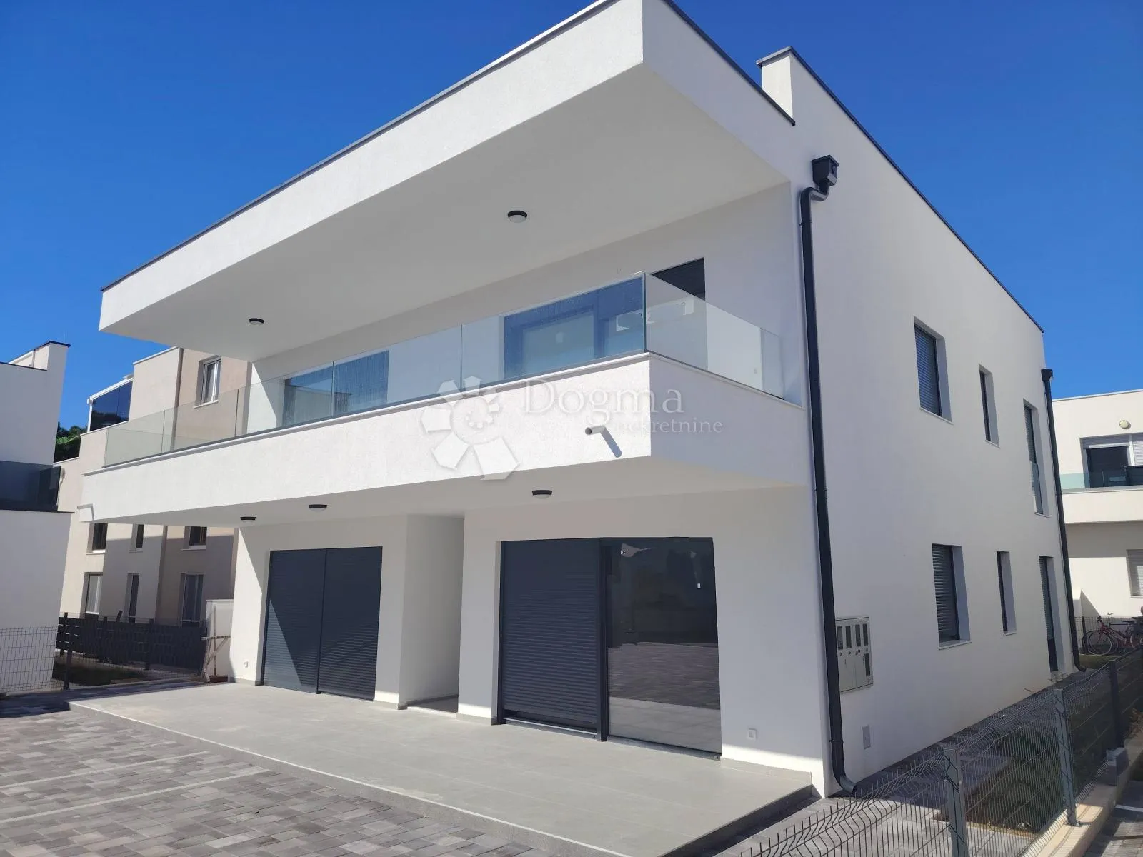 PREDIVNA NOVOGRADNJA 70m DO MORA - cover