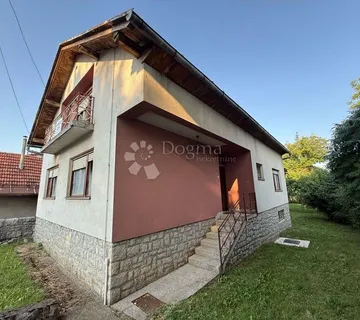 KUĆA USELJIVA S DVA STANA I POMOĆNIM OBJEKTOM - cover