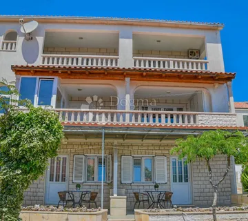 Apartmanska kuća Bol - cover