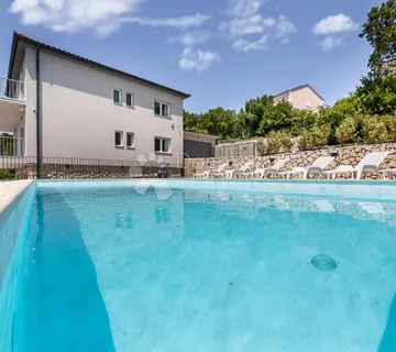 Novi Vinodolski, uređena vila sa bazenom 50 m od mora - cover