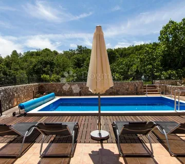 Autentična kamena vila s bazenom i pogledom na more - cover