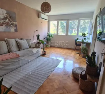 Prodaje se uređen stan u centru Splita - cover