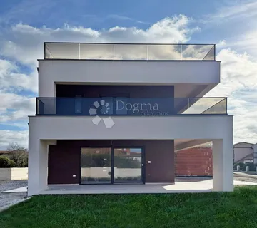 MODERNA NOVOIZGRAĐENA VILA S BRUTALNIM POGLEDOM NA MORE - cover