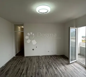 Renoviran stan s mogućnošću dodatne sobe - Vidikovac. - cover