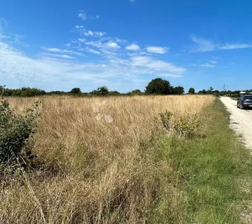 POLJOPRIVREDNO ZEMLJIŠTE 2330m2 - MEDULIN - cover