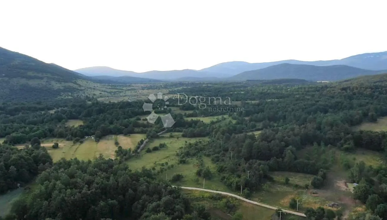 Prostrano zemljište od 110.000 m² u Bruvnu - cover