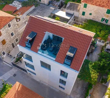 PREKRASNA APARTMANSKA VILA NA BRAČU DRUGI RED DO MORA - cover