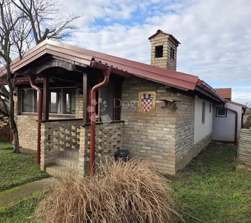 Šarmantna vikendica Vučedol – bez ulaganja - cover