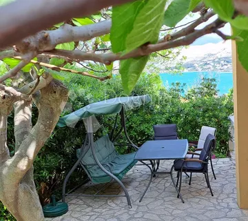 OTOK PAG KUĆA SA 4 APARTMANA - cover