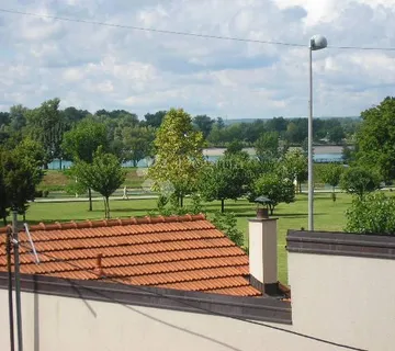 Prostrana kuća s terasama i parkingom u blizini jezera Jarun - cover