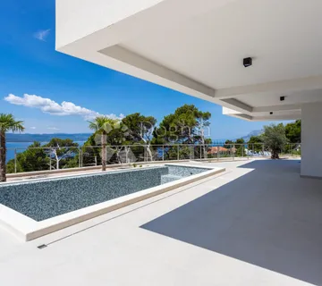 Moderna vila sa bazenom, Brela - cover