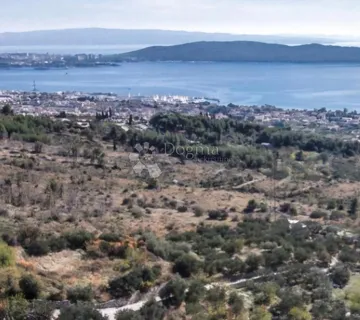 Poljoprivredno zemljište s panoramskim pogledom na more u Kaštel Kambelovcu! - cover
