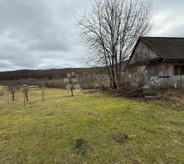 SEOSKO IMANJE 1 HEKTAR UZ POTOK U PRIRODI PRILIKA! - cover