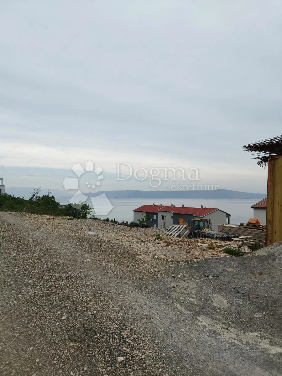 GRAĐEVINSKO ZEMLJIŠTE U CRIKVENICI SA GRAĐEVINSKOM DOZVOLOM 510m2! - cover
