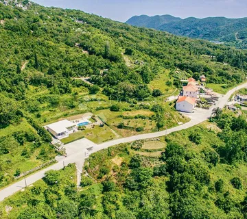 Atraktivna parcela s tri izvora vode, 11700 m2 - cover