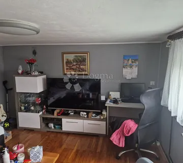 Kuća s predivnim pogledom i velikim građevinskim zemljištem nadomak Krapinskih Toplica - cover