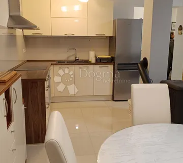 Čavle, prostran stan 73 m² sa 2 balkona , tavanom i 2 parkirna mjesta - cover