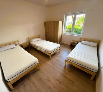 Najam kuće za 8 osoba - cover