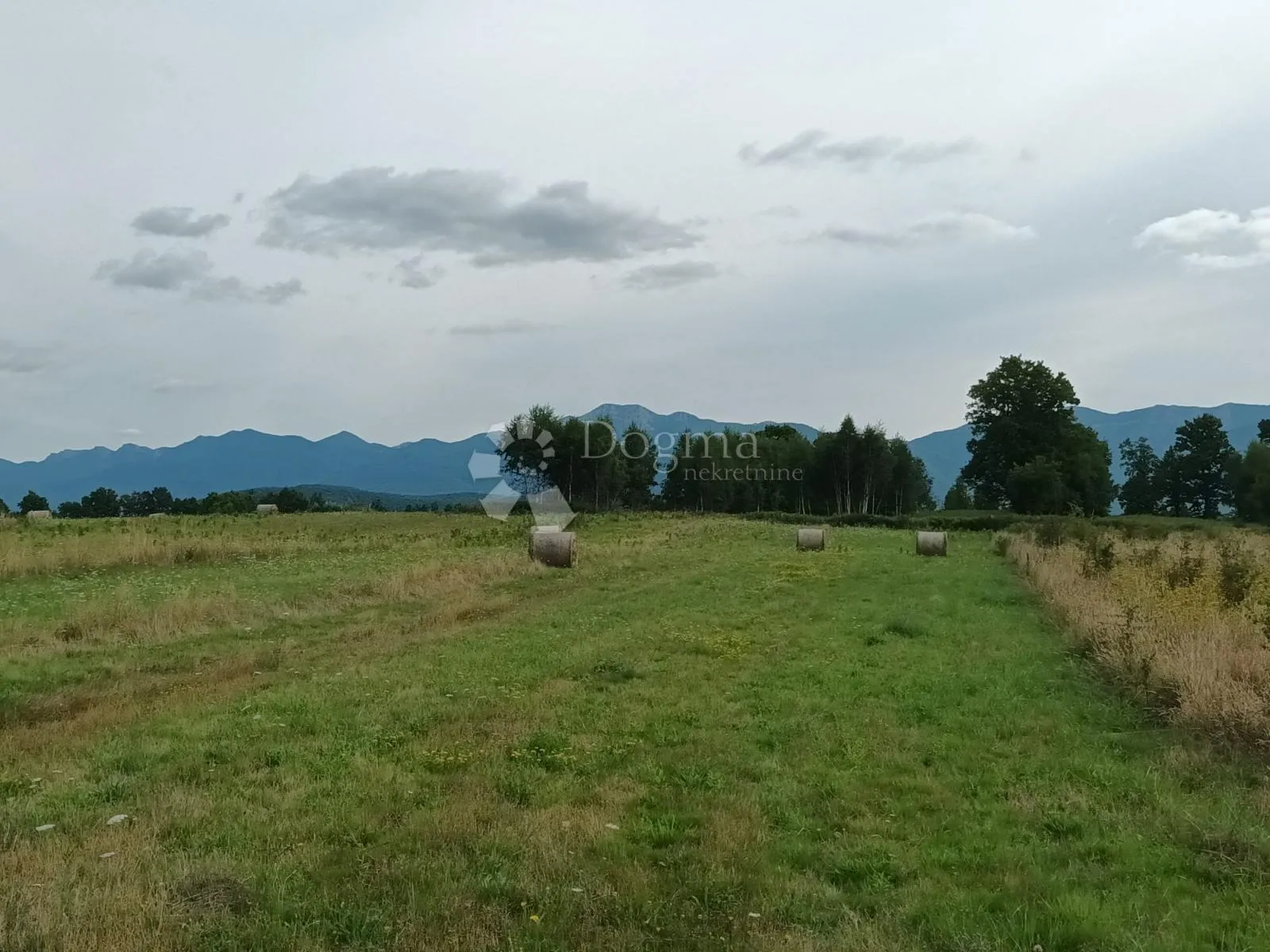 Prodaje se poljoprivredno zemljište- Gospić - cover