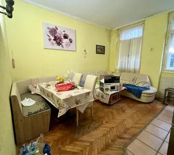 PODMURVICE 54 m2 S VELIKOM OKUĆNICOM ! - cover