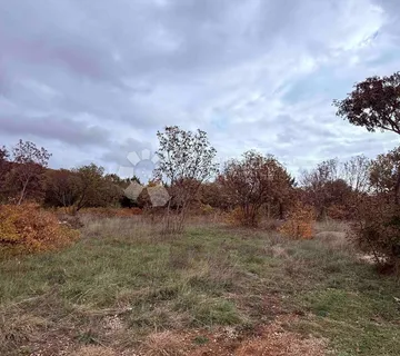 Lijepa parcela 10 minuta od Labina! - cover