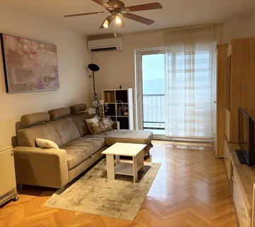 Moderno uređen jednosoban stan na Škurinjama - cover