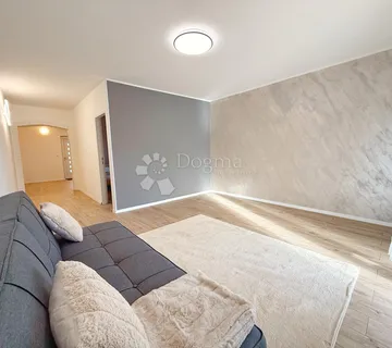 Rovinj, TOP lokacija, renoviran stan blizu plaže - cover